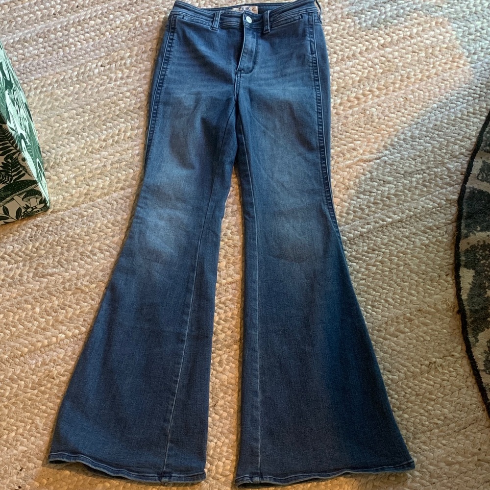 Perfectly Worn We The Free Medium Blue High Rise Wide-Leg Flare Jeans Size 26